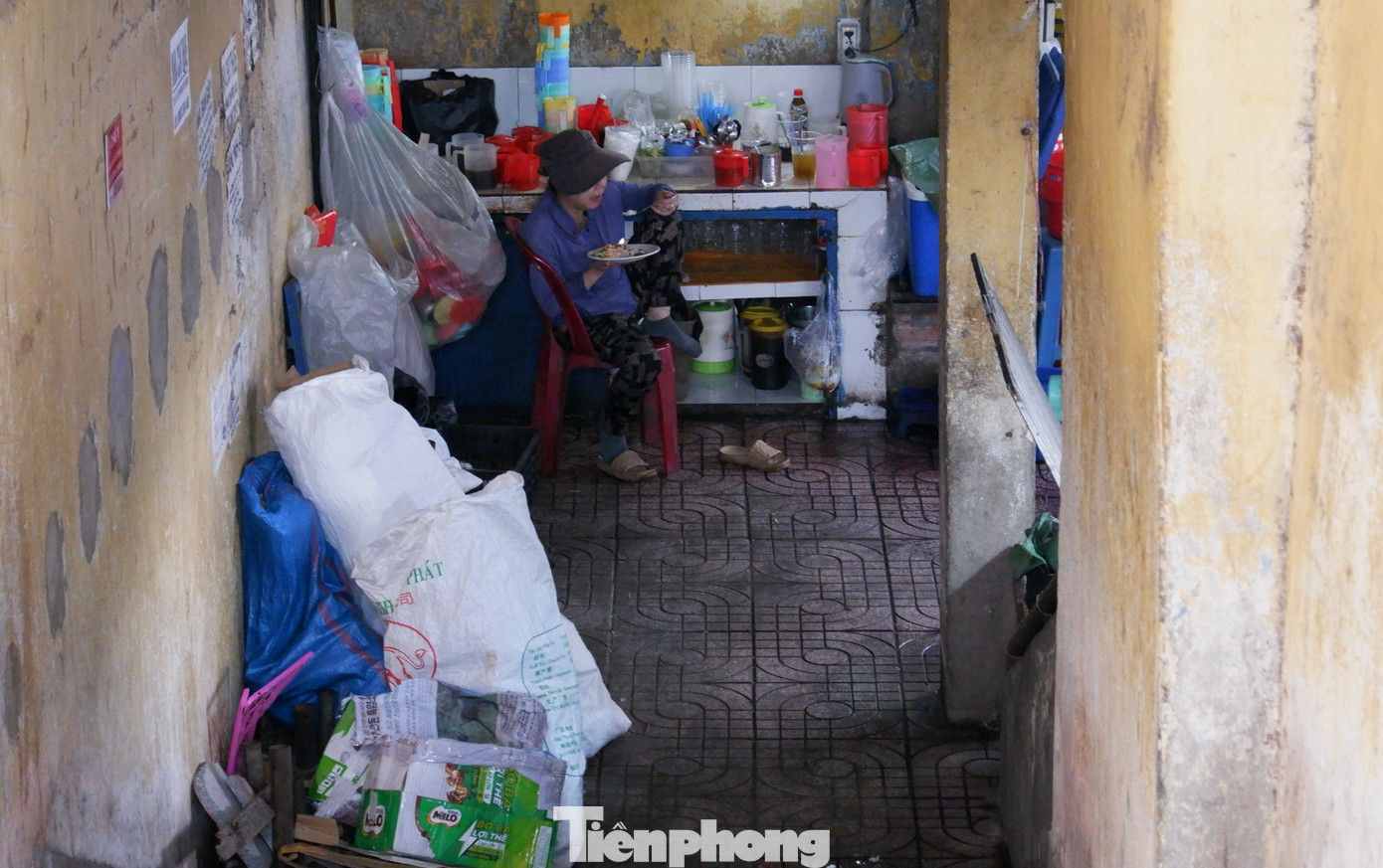 Sống bất an trong chung cư ở TPHCM: 'Nghe tiếng động mạnh là sợ trần rơi'- Ảnh 11. Sống bất an trong chung cư ở TPHCM: 'Nghe tiếng động mạnh là sợ trần rơi'- Ảnh 11.
