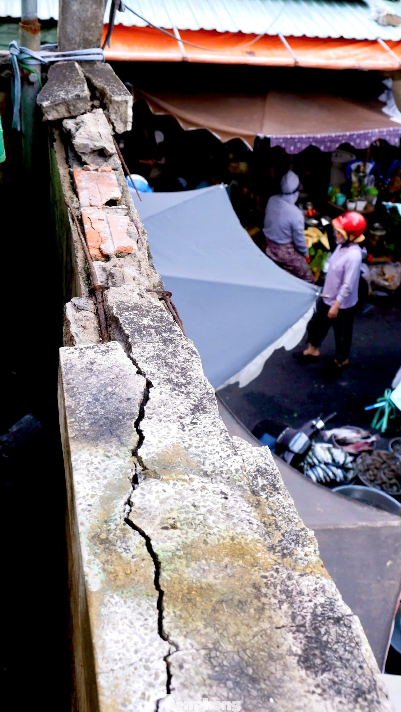 Sống bất an trong chung cư ở TPHCM: 'Nghe tiếng động mạnh là sợ trần rơi'- Ảnh 6. Sống bất an trong chung cư ở TPHCM: 'Nghe tiếng động mạnh là sợ trần rơi'- Ảnh 6.