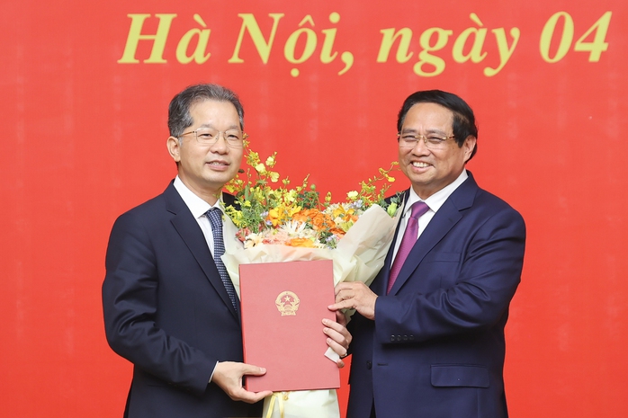 Thủ tướng trao quyết định bổ nhiệm lãnh đạo 8 bộ, cơ quan- Ảnh 3. Thủ tướng trao quyết định bổ nhiệm lãnh đạo 8 bộ, cơ quan- Ảnh 3.