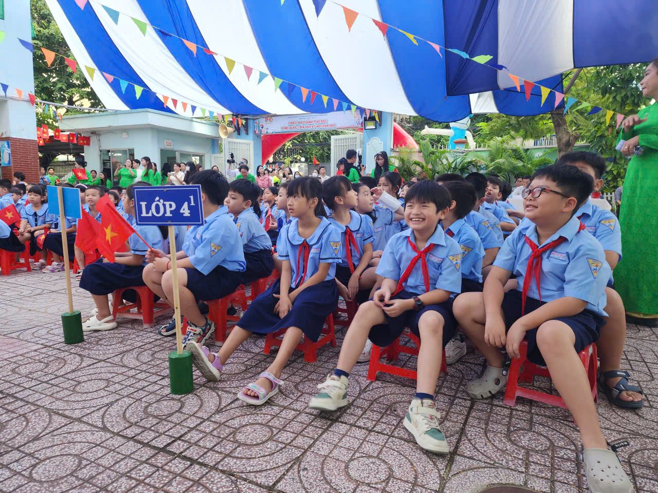Tưng bừng khai giảng năm học mới đặc biệt chưa từng có- Ảnh 15. Tưng bừng khai giảng năm học mới đặc biệt chưa từng có- Ảnh 15.