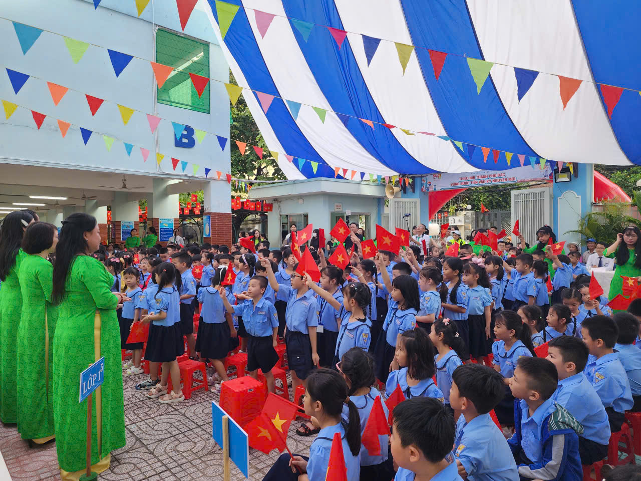 Tưng bừng khai giảng năm học mới đặc biệt chưa từng có- Ảnh 17. Tưng bừng khai giảng năm học mới đặc biệt chưa từng có- Ảnh 17.