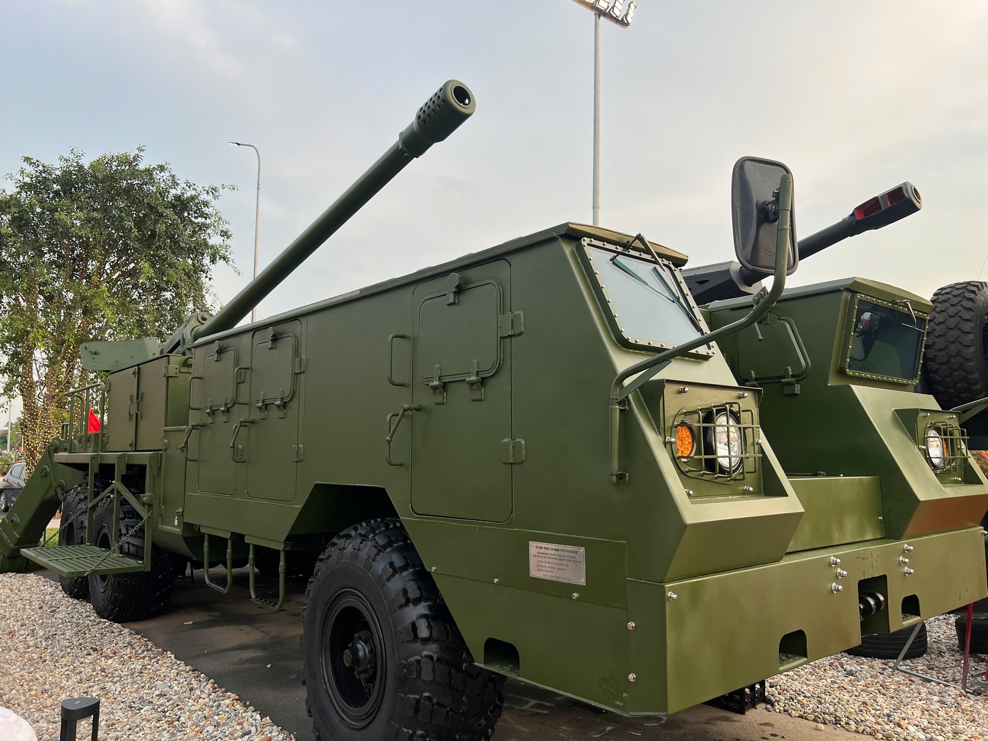 Pháo tự hành bắn xa gần 30km của QĐND Việt Nam lộ diện ở sự kiện quy tụ 4 triệu người có gì đặc biệt?- Ảnh 1. Pháo tự hành bắn xa gần 30km của QĐND Việt Nam lộ diện ở sự kiện quy tụ 4 triệu người có gì đặc biệt?- Ảnh 1.