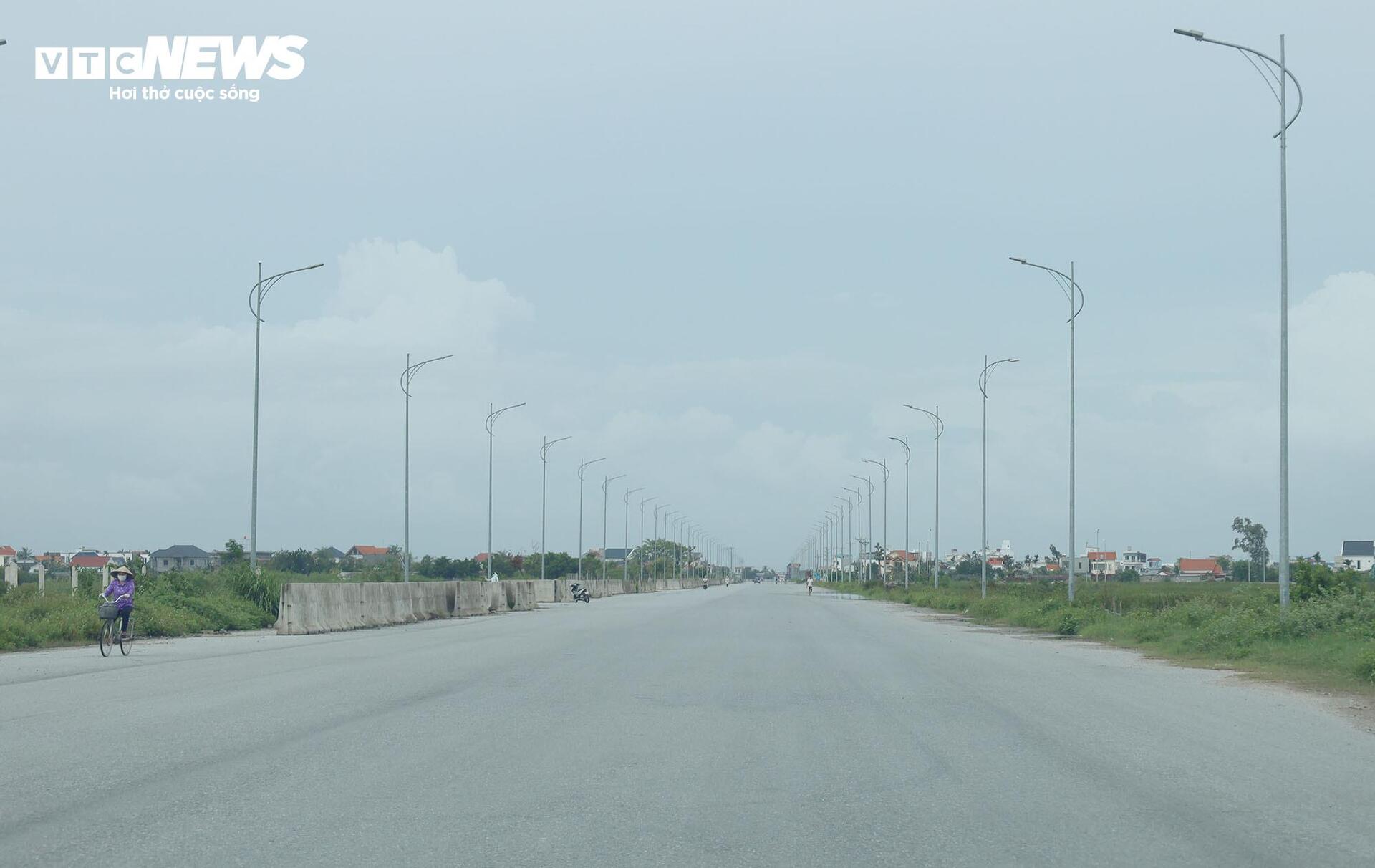 Đường bộ ven biển qua Hải Phòng 3.700 tỷ đồng 'đắp chiếu' sau 8 năm khởi công- Ảnh 1. Đường bộ ven biển qua Hải Phòng 3.700 tỷ đồng 'đắp chiếu' sau 8 năm khởi công- Ảnh 1.