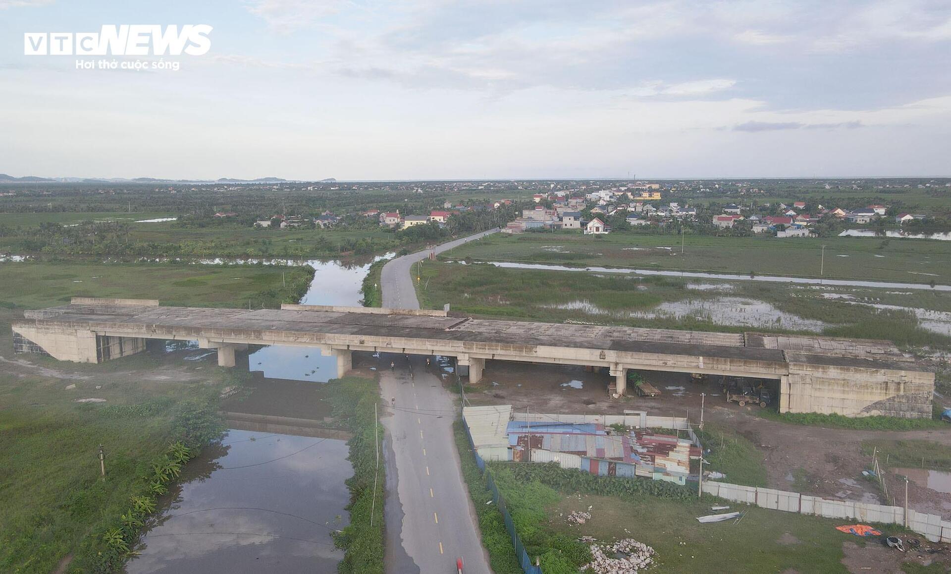 Đường bộ ven biển qua Hải Phòng 3.700 tỷ đồng 'đắp chiếu' sau 8 năm khởi công- Ảnh 14. Đường bộ ven biển qua Hải Phòng 3.700 tỷ đồng 'đắp chiếu' sau 8 năm khởi công- Ảnh 14.