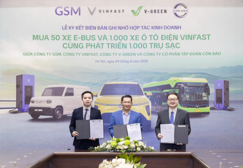 1 công ty hợp tác cùng lúc với 3 doanh nghiệp trong hệ sinh thái của tỷ phú Phạm Nhật Vượng: Mua 50 xe e-bus, 1.000 ô tô điện và phát triển 1.000 trụ sạc- Ảnh 1. 1 công ty hợp tác cùng lúc với 3 doanh nghiệp trong hệ sinh thái của tỷ phú Phạm Nhật Vượng: Mua 50 xe e-bus, 1.000 ô tô điện và phát triển 1.000 trụ sạc- Ảnh 1.