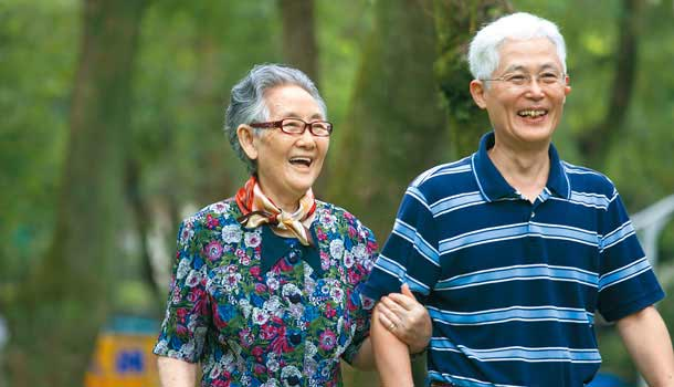 Nghiên cứu của Anh phát hiện đời người có 2 thời điểm mà chúng ta hạnh phúc nhất- Ảnh 1. Nghiên cứu của Anh phát hiện đời người có 2 thời điểm mà chúng ta hạnh phúc nhất- Ảnh 1.