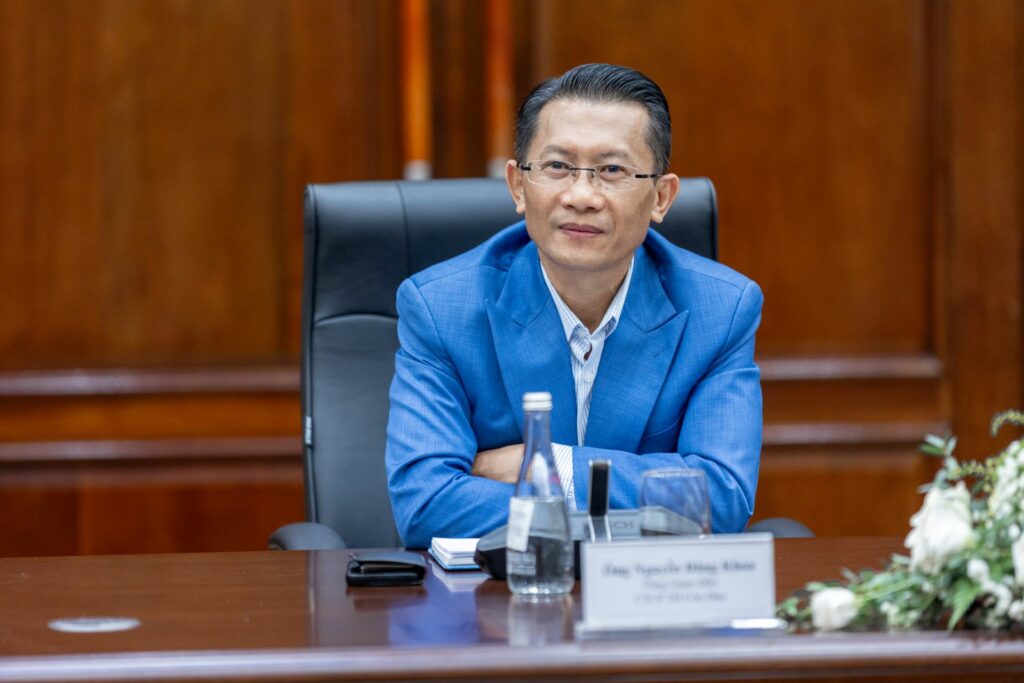1 công ty hợp tác cùng lúc với 3 doanh nghiệp trong hệ sinh thái của tỷ phú Phạm Nhật Vượng: Mua 50 xe e-bus, 1.000 ô tô điện và phát triển 1.000 trụ sạc- Ảnh 2. 1 công ty hợp tác cùng lúc với 3 doanh nghiệp trong hệ sinh thái của tỷ phú Phạm Nhật Vượng: Mua 50 xe e-bus, 1.000 ô tô điện và phát triển 1.000 trụ sạc- Ảnh 2.