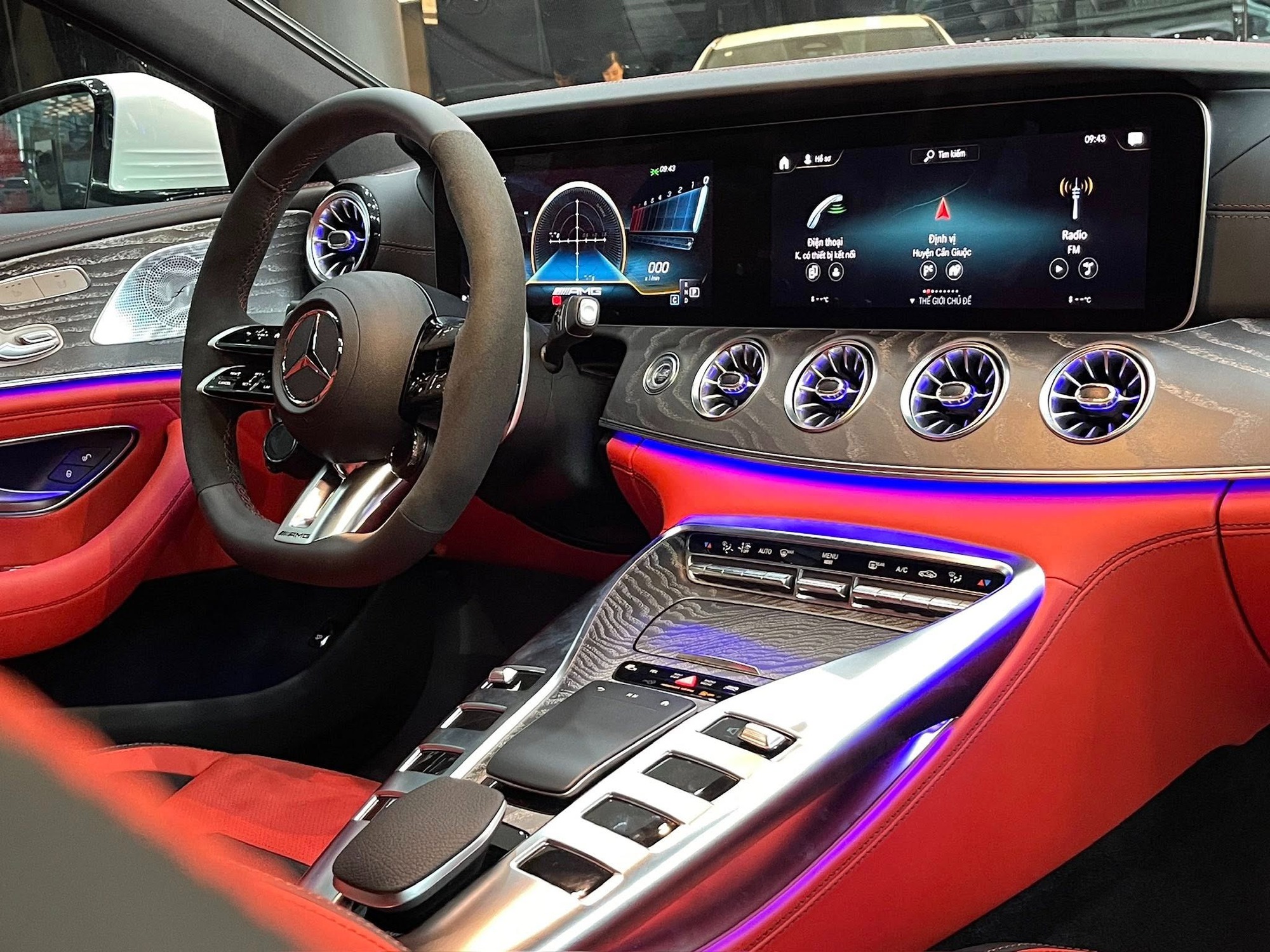 Mercedes-AMG GT 53 giảm sốc tại đại lý: Từng có giá 6,7 tỷ, nay thực tế chưa tới 3,9 tỷ và đây là điều cần đánh đổi- Ảnh 4.