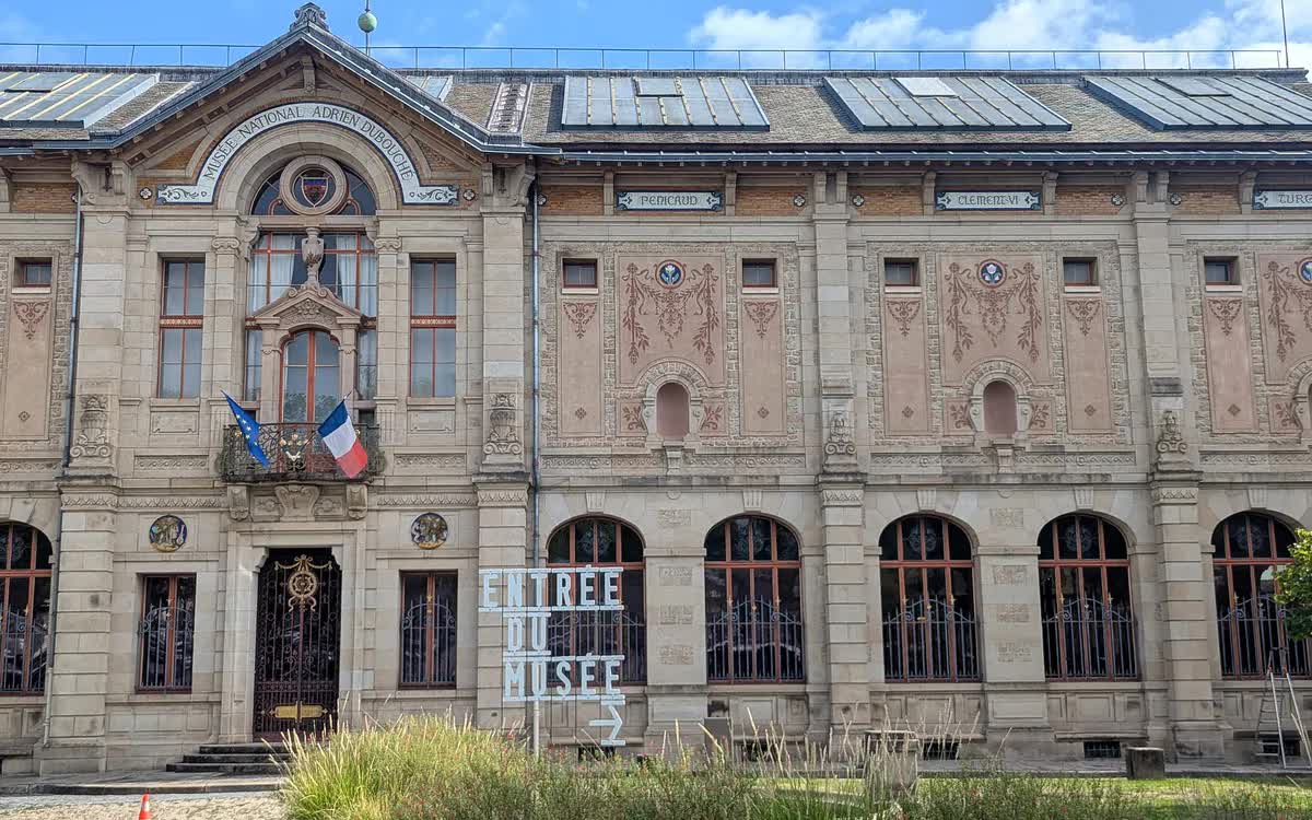 Mặt tiền Bảo tàng Quốc gia Adrien Dubouché ở thành phố Limoges, Pháp (Ảnh: AFP)