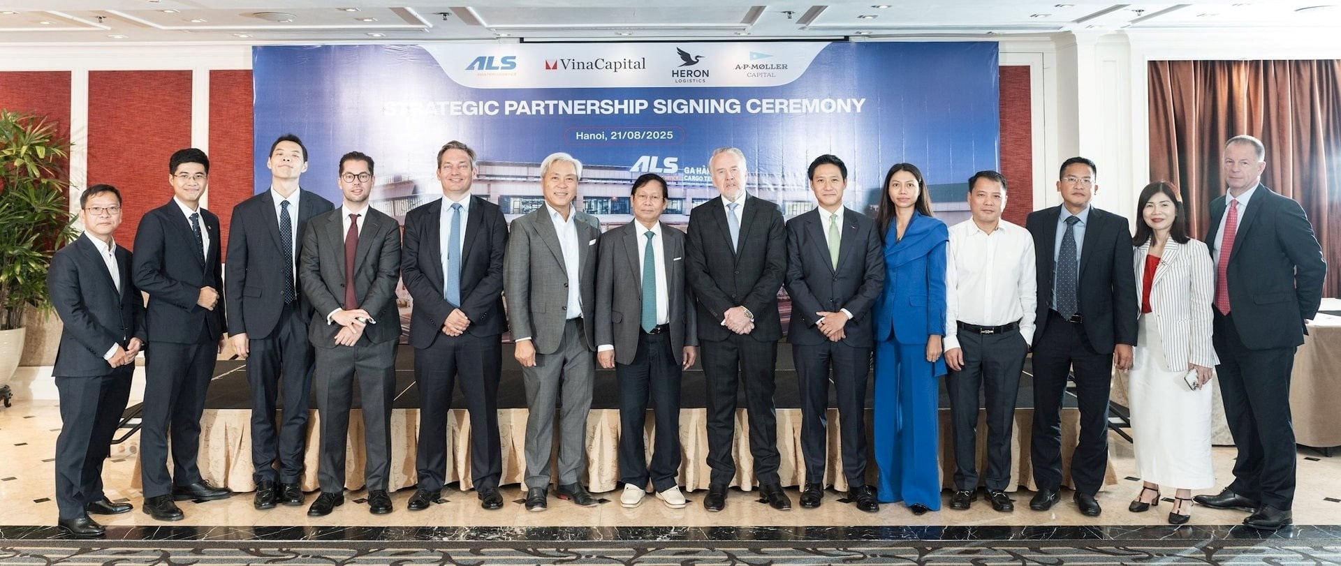 Quỹ ngoại 120 năm tuổi lần đầu tiên rót vốn vào logistics Việt Nam: Công ty dịch vụ hàng hóa sân bay tại Nội Bài, xử lý 250.000 tấn hàng mỗi năm- Ảnh 1. Quỹ ngoại 120 năm tuổi lần đầu tiên rót vốn vào logistics Việt Nam: Công ty dịch vụ hàng hóa sân bay tại Nội Bài, xử lý 250.000 tấn hàng mỗi năm- Ảnh 1.