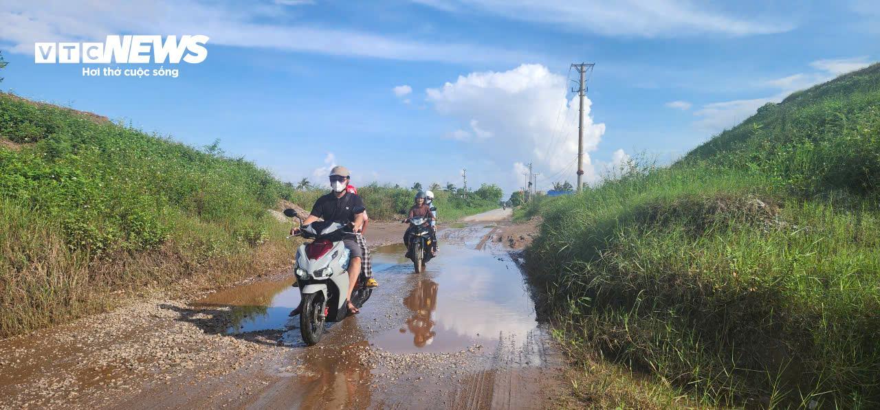Đường bộ ven biển qua Hải Phòng 3.700 tỷ đồng 'đắp chiếu' sau 8 năm khởi công- Ảnh 16. Đường bộ ven biển qua Hải Phòng 3.700 tỷ đồng 'đắp chiếu' sau 8 năm khởi công- Ảnh 16.