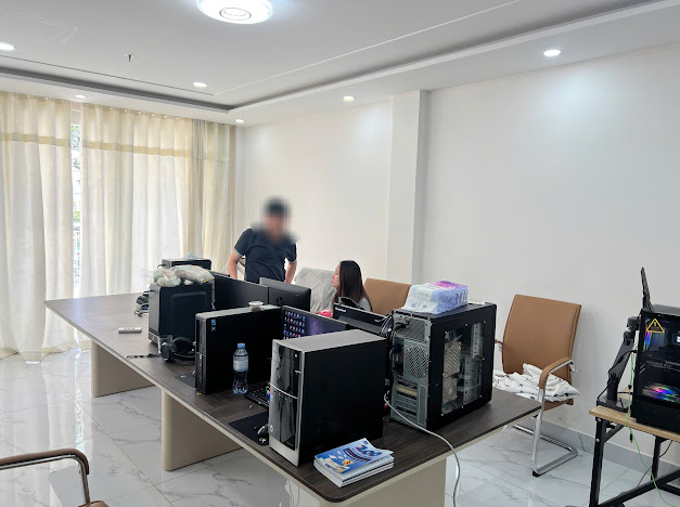 Khám xét thẩm mỹ viện hút mỡ "chui" cho 500 khách, bắt tạm giam bà chủ- Ảnh 7. Khám xét thẩm mỹ viện hút mỡ "chui" cho 500 khách, bắt tạm giam bà chủ- Ảnh 7.