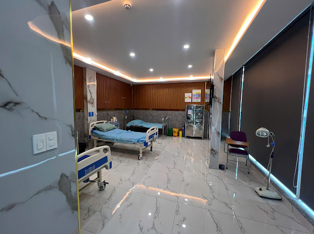 Khám xét thẩm mỹ viện hút mỡ "chui" cho 500 khách, bắt tạm giam bà chủ- Ảnh 5. Khám xét thẩm mỹ viện hút mỡ "chui" cho 500 khách, bắt tạm giam bà chủ- Ảnh 5.