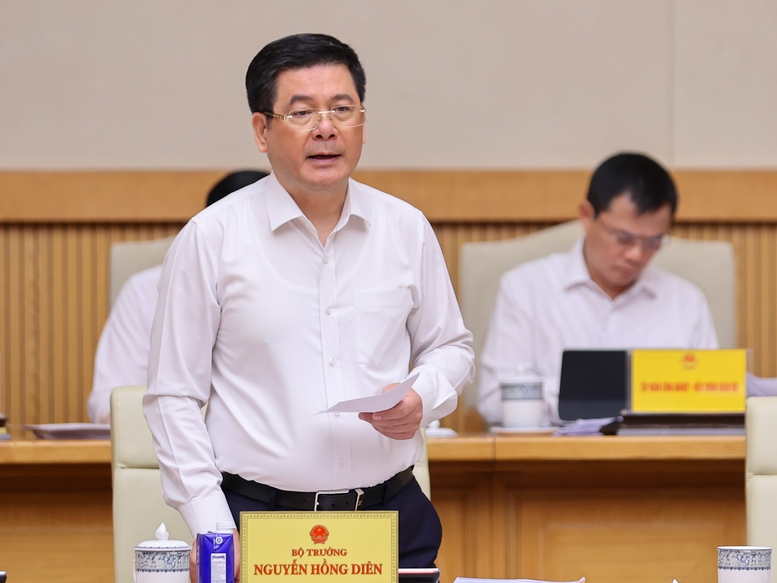 Bộ trưởng Công Thương: Kim ngạch xuất nhập khẩu 2025 dự kiến lập kỉ lục mới- Ảnh 1. Bộ trưởng Công Thương: Kim ngạch xuất nhập khẩu 2025 dự kiến lập kỉ lục mới- Ảnh 1.