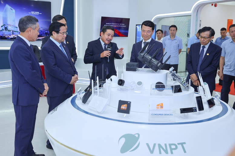 Thủ tướng: VNPT tiếp tục phát huy truyền thống đổi mới sáng tạo, dám nghĩ dám làm- Ảnh 11. Thủ tướng: VNPT tiếp tục phát huy truyền thống đổi mới sáng tạo, dám nghĩ dám làm- Ảnh 11.