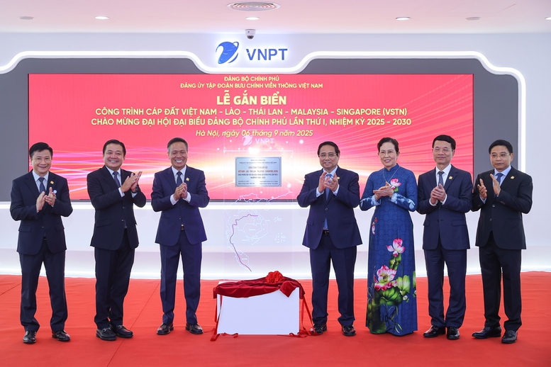 Thủ tướng: VNPT tiếp tục phát huy truyền thống đổi mới sáng tạo, dám nghĩ dám làm- Ảnh 7. Thủ tướng: VNPT tiếp tục phát huy truyền thống đổi mới sáng tạo, dám nghĩ dám làm- Ảnh 7.