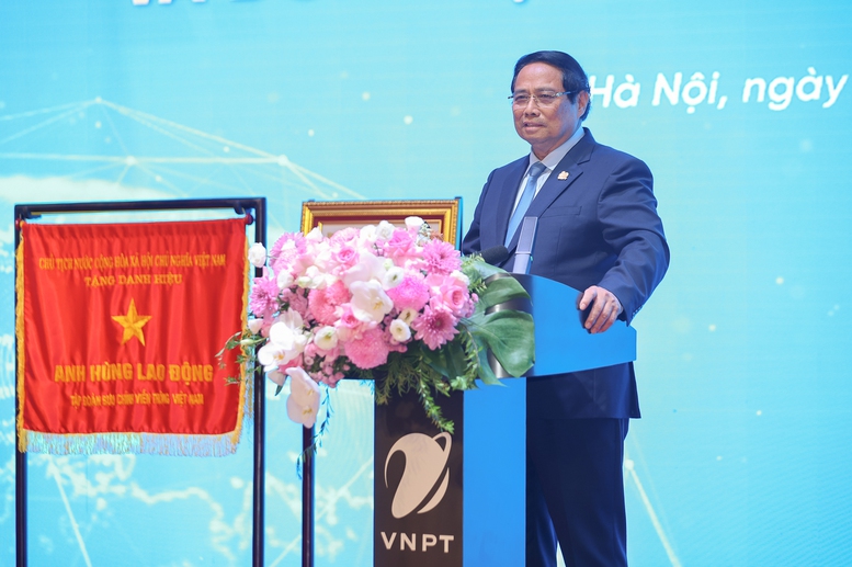 Thủ tướng: VNPT tiếp tục phát huy truyền thống đổi mới sáng tạo, dám nghĩ dám làm- Ảnh 5. Thủ tướng: VNPT tiếp tục phát huy truyền thống đổi mới sáng tạo, dám nghĩ dám làm- Ảnh 5.
