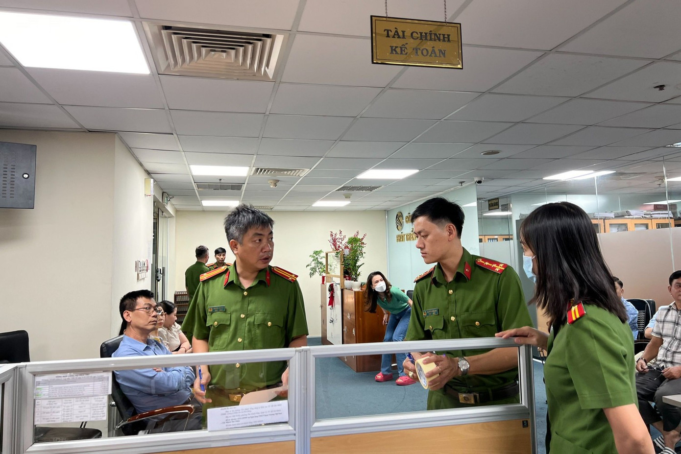 Chuyển nhượng ‘đất vàng’ gây thất thoát 970 tỷ, cựu lãnh đạo Vinafood II và đại gia Đinh Trường Chinh hầu tòa- Ảnh 2.