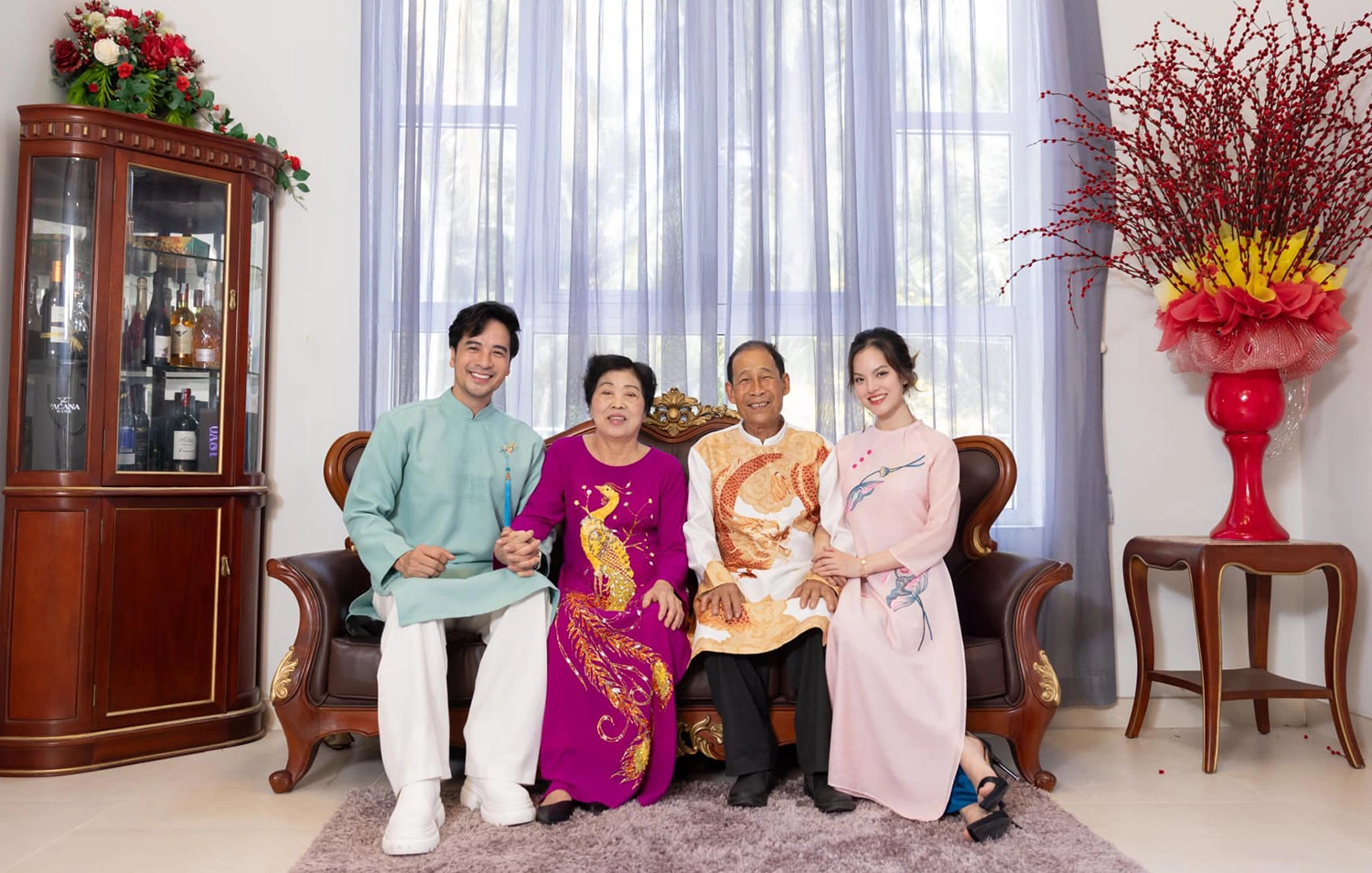 Diễn viên Việt sở hữu 2 biệt thự, 3 nhà hàng: Hủy hôn vợ sắp cưới, tuổi 41 yêu bạn gái kém 16 tuổi- Ảnh 4. Diễn viên Việt sở hữu 2 biệt thự, 3 nhà hàng: Hủy hôn vợ sắp cưới, tuổi 41 yêu bạn gái kém 16 tuổi- Ảnh 4.