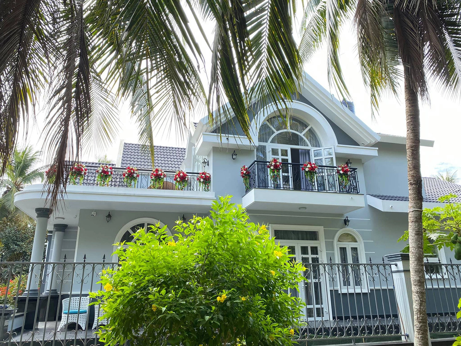 Diễn viên Việt sở hữu 2 biệt thự, 3 nhà hàng: Hủy hôn vợ sắp cưới, tuổi 41 yêu bạn gái kém 16 tuổi- Ảnh 5. Diễn viên Việt sở hữu 2 biệt thự, 3 nhà hàng: Hủy hôn vợ sắp cưới, tuổi 41 yêu bạn gái kém 16 tuổi- Ảnh 5.