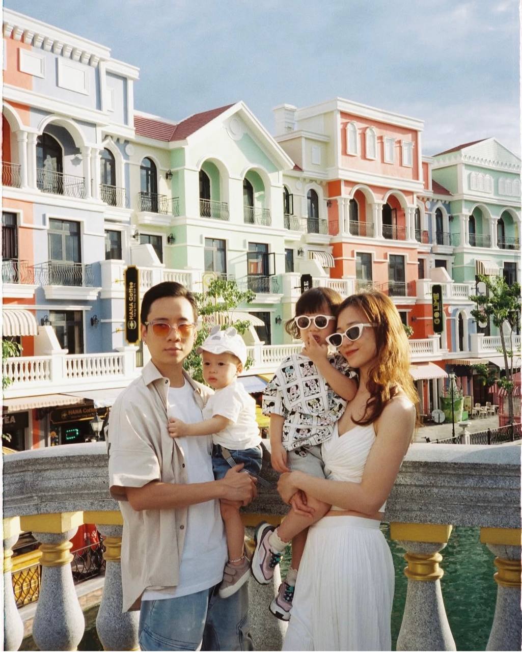 13 năm trước, nữ sinh này gây "náo loạn" trong lễ khai giảng vì quá xinh, giờ làm vợ một Giám đốc âm nhạc đình đám- Ảnh 8.