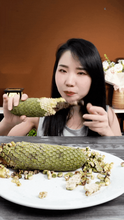 "7 năm chờ mới ăn được một quả": Loại cây nhà giàu trồng làm cảnh nay thành đặc sản mukbang gây sốt MXH- Ảnh 6. "7 năm chờ mới ăn được một quả": Loại cây nhà giàu trồng làm cảnh nay thành đặc sản mukbang gây sốt MXH- Ảnh 6.