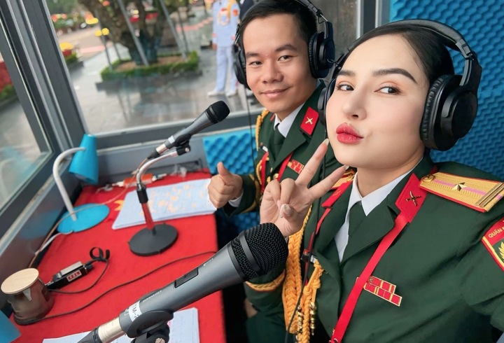 Sắc vóc không kém hoa hậu của Thiếu tá làm MC thuyết minh ở đại lễ 30/4 và 2/9- Ảnh 4.