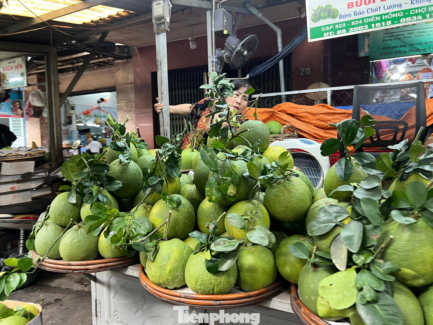 Thị trường rằm tháng Bảy: Trăm người bán, vài người mua- Ảnh 11.