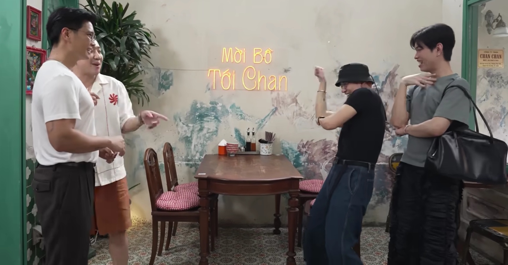 Trấn Thành nhắc thẳng 2 đàn em: "Anh dẫn các em ăn chay để tịnh tâm lại"- Ảnh 2. Trấn Thành nhắc thẳng 2 đàn em: "Anh dẫn các em ăn chay để tịnh tâm lại"- Ảnh 2.