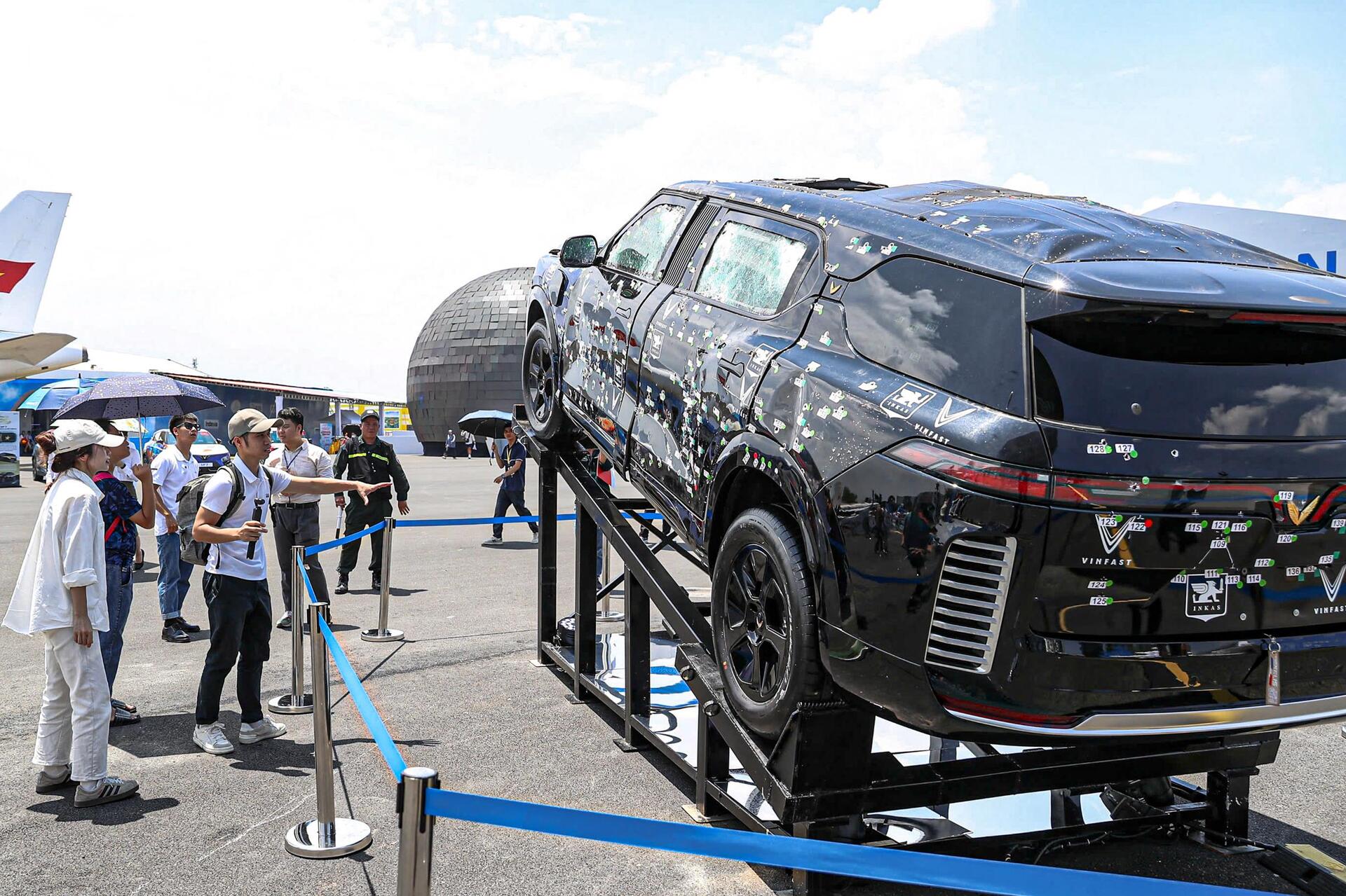 Xe Việt lần đầu đạt chuẩn VPAM VR7, thách thức 440 viên đạn và mìn nổ- Ảnh 2.