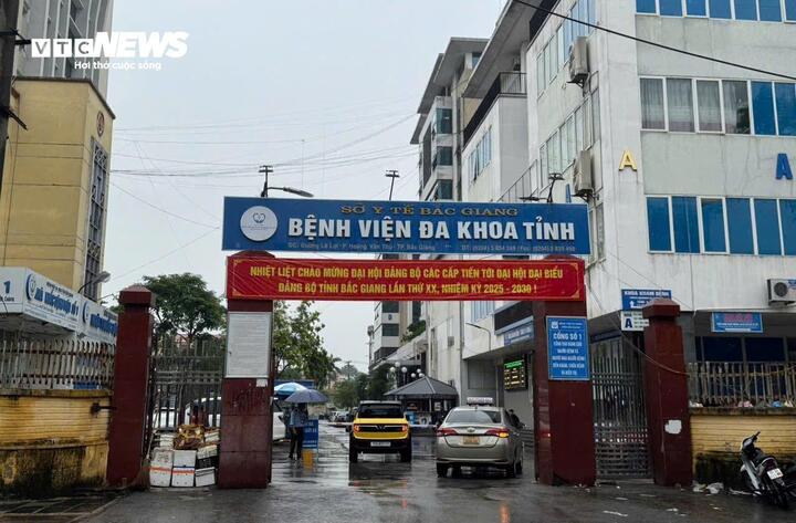 Xe cứu thương đi 200km thu 21 triệu đồng: Buộc thôi việc 2 người liên quan- Ảnh 1.