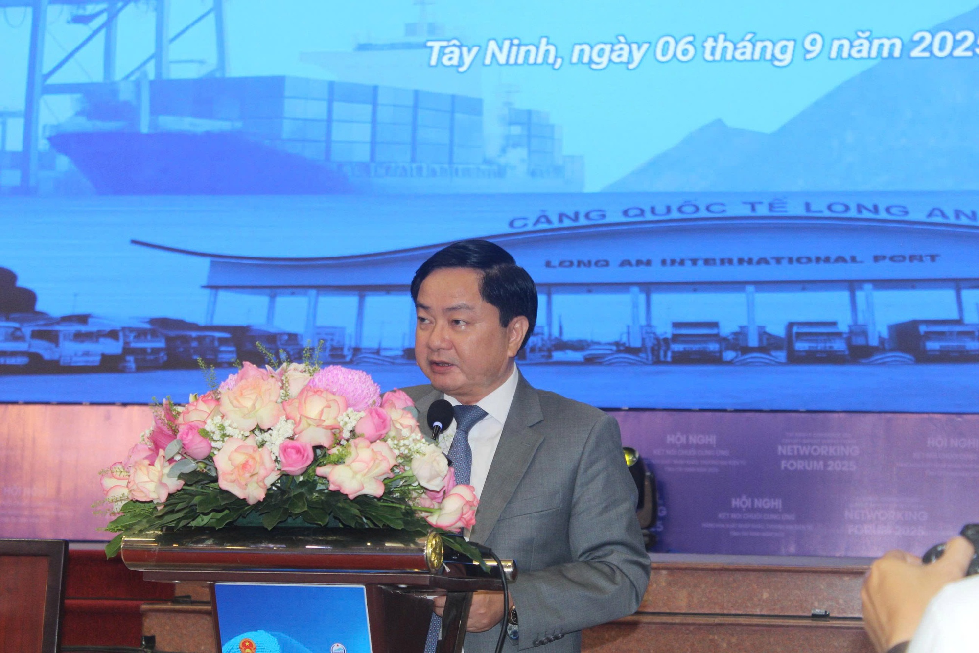 Bí thư Tỉnh ủy Tây Ninh phát biểu cam kết tại một hội nghị quan trọng- Ảnh 1.