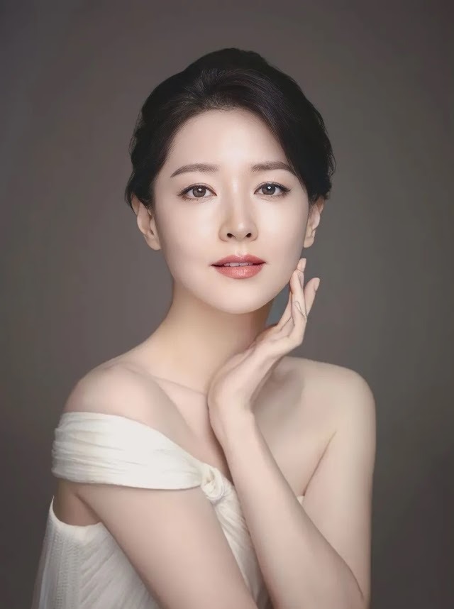 "Nàng Dae Jang Geum" bị nghi lấy chồng hơn 20 tuổi vì "đào mỏ" 1,5 tỷ USD, cuộc sống sau 16 năm gây bất ngờ- Ảnh 7. "Nàng Dae Jang Geum" bị nghi lấy chồng hơn 20 tuổi vì "đào mỏ" 1,5 tỷ USD, cuộc sống sau 16 năm gây bất ngờ- Ảnh 7.