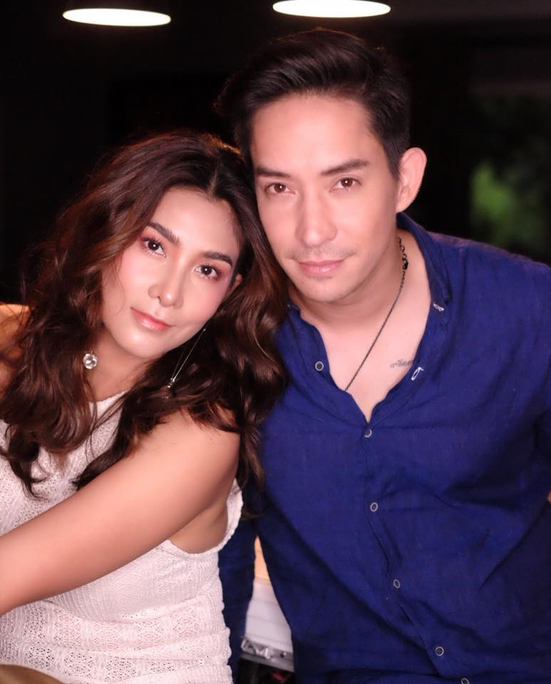 Giữa showbiz đầy thị phi, cặp đôi này vẫn nắm tay nhau suốt 17 năm nhờ nguyên tắc bất ngờ- Ảnh 4. Giữa showbiz đầy thị phi, cặp đôi này vẫn nắm tay nhau suốt 17 năm nhờ nguyên tắc bất ngờ- Ảnh 4.