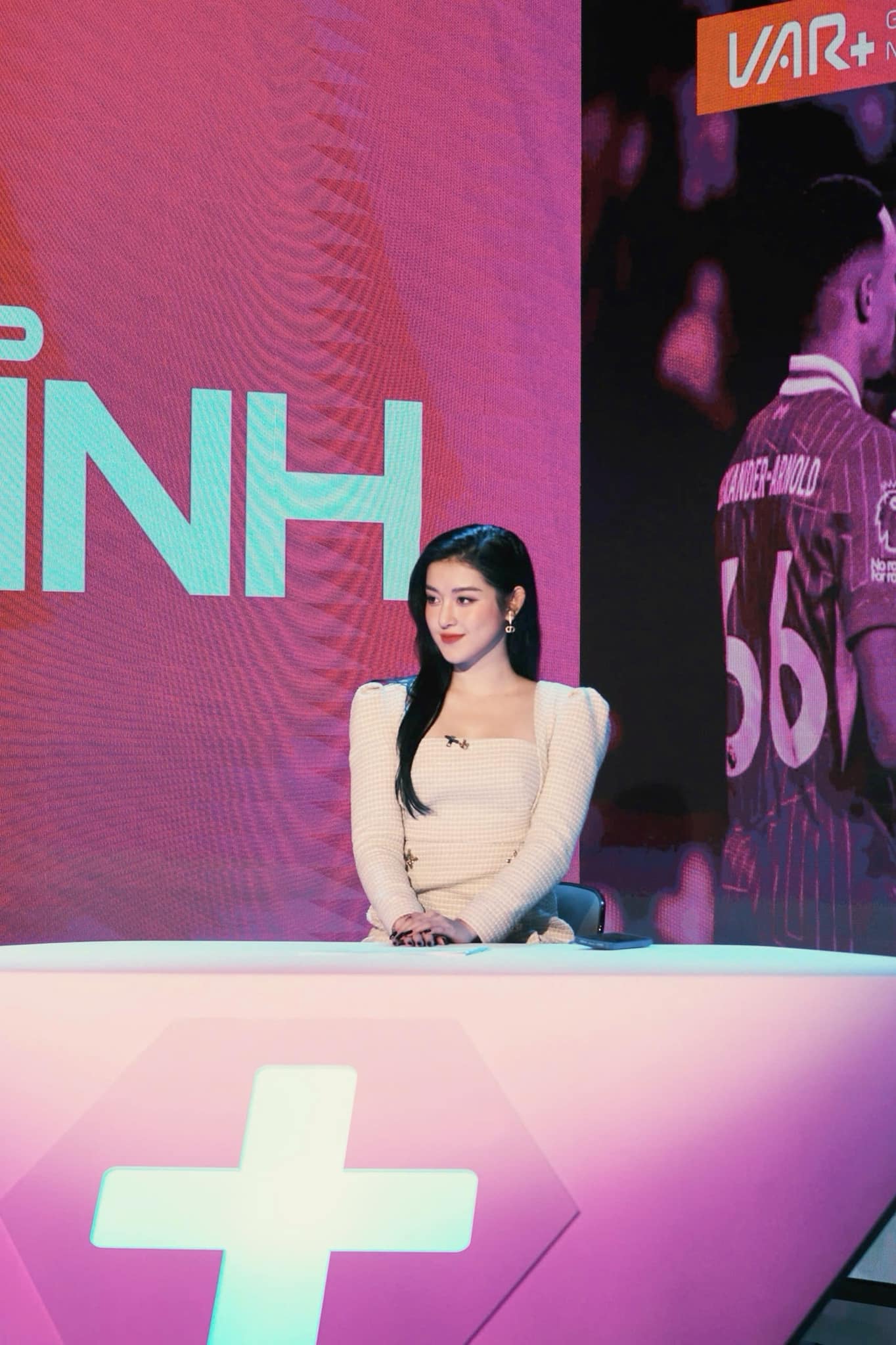 Mỹ nhân Việt được báo Trung khen là "quốc bảo nhan sắc", đẹp đến mức vượt qua Lưu Diệc Phi?- Ảnh 7.