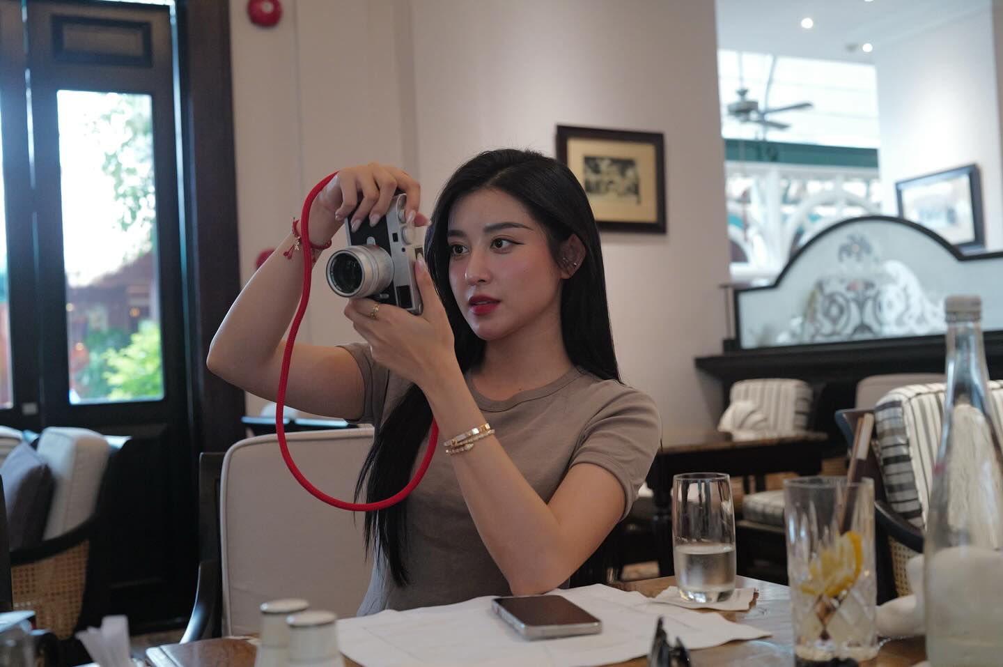 Mỹ nhân Việt được báo Trung khen là "quốc bảo nhan sắc", đẹp đến mức vượt qua Lưu Diệc Phi?- Ảnh 6.