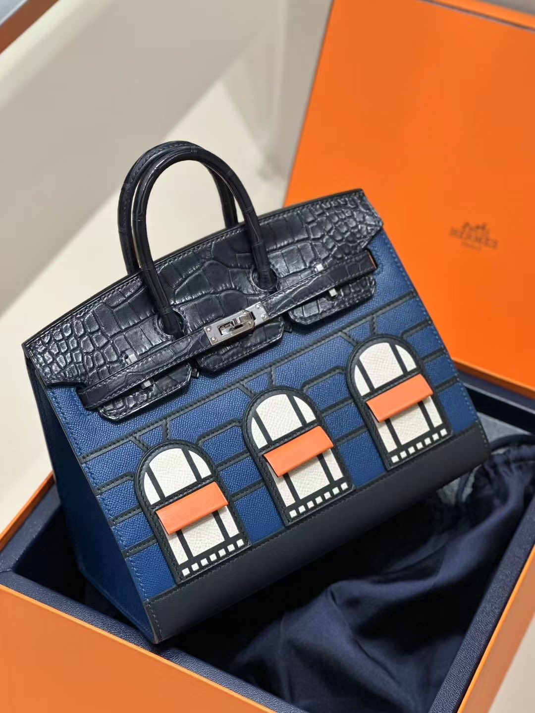 Lisa khiến truyền thông Mỹ dậy sóng vì chiếc túi Hermès 8 tỷ- Ảnh 3. Lisa khiến truyền thông Mỹ dậy sóng vì chiếc túi Hermès 8 tỷ- Ảnh 3.