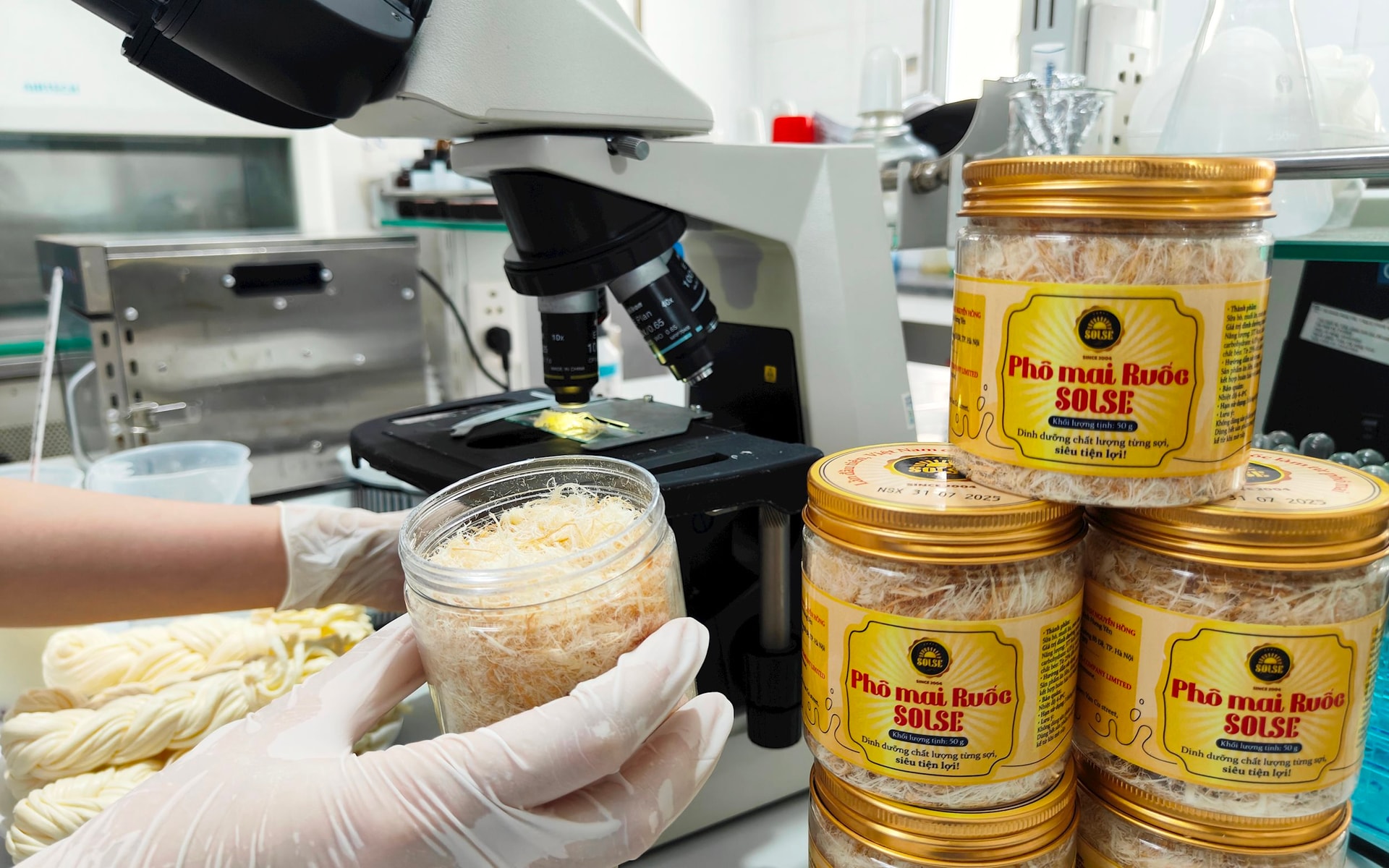 Lần đầu tiên Việt Nam có sản phẩm ruốc làm hoàn toàn từ phô mai- Ảnh 2. Lần đầu tiên Việt Nam có sản phẩm ruốc làm hoàn toàn từ phô mai- Ảnh 2.
