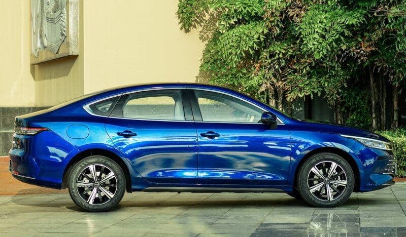 Lộ ảnh BYD 05 tại Việt Nam: Sedan cỡ C dùng động cơ plug-in hybrid, chạy 120km không cần xăng- Ảnh 2. Lộ ảnh BYD 05 tại Việt Nam: Sedan cỡ C dùng động cơ plug-in hybrid, chạy 120km không cần xăng- Ảnh 2.
