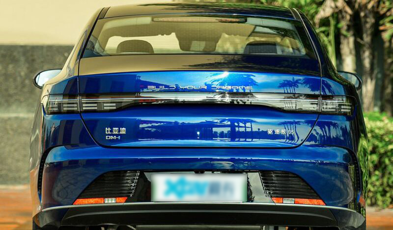 Lộ ảnh BYD 05 tại Việt Nam: Sedan cỡ C dùng động cơ plug-in hybrid, chạy 120km không cần xăng- Ảnh 7. Lộ ảnh BYD 05 tại Việt Nam: Sedan cỡ C dùng động cơ plug-in hybrid, chạy 120km không cần xăng- Ảnh 7.