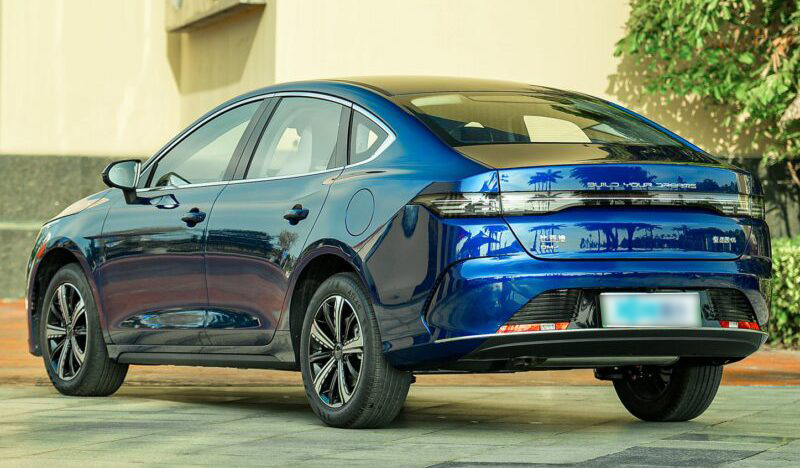 Lộ ảnh BYD 05 tại Việt Nam: Sedan cỡ C dùng động cơ plug-in hybrid, chạy 120km không cần xăng- Ảnh 6. Lộ ảnh BYD 05 tại Việt Nam: Sedan cỡ C dùng động cơ plug-in hybrid, chạy 120km không cần xăng- Ảnh 6.