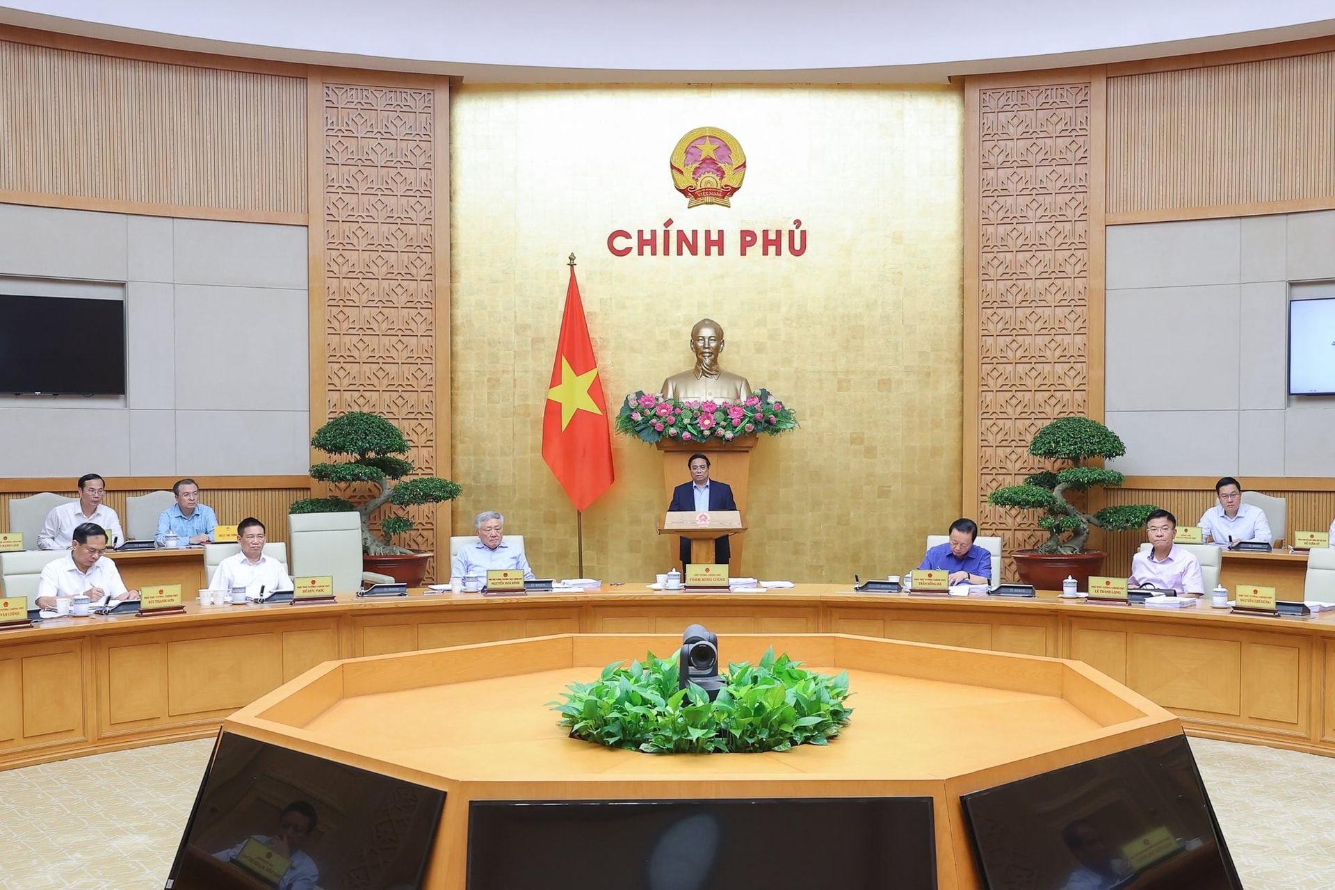 Việt Nam sắp lập kỷ lục mới với hàng trăm tỷ USD chảy về, Thủ tướng nhắc 1 mục tiêu “khó mấy cũng phải làm”- Ảnh 3. Việt Nam sắp lập kỷ lục mới với hàng trăm tỷ USD chảy về, Thủ tướng nhắc 1 mục tiêu “khó mấy cũng phải làm”- Ảnh 3.