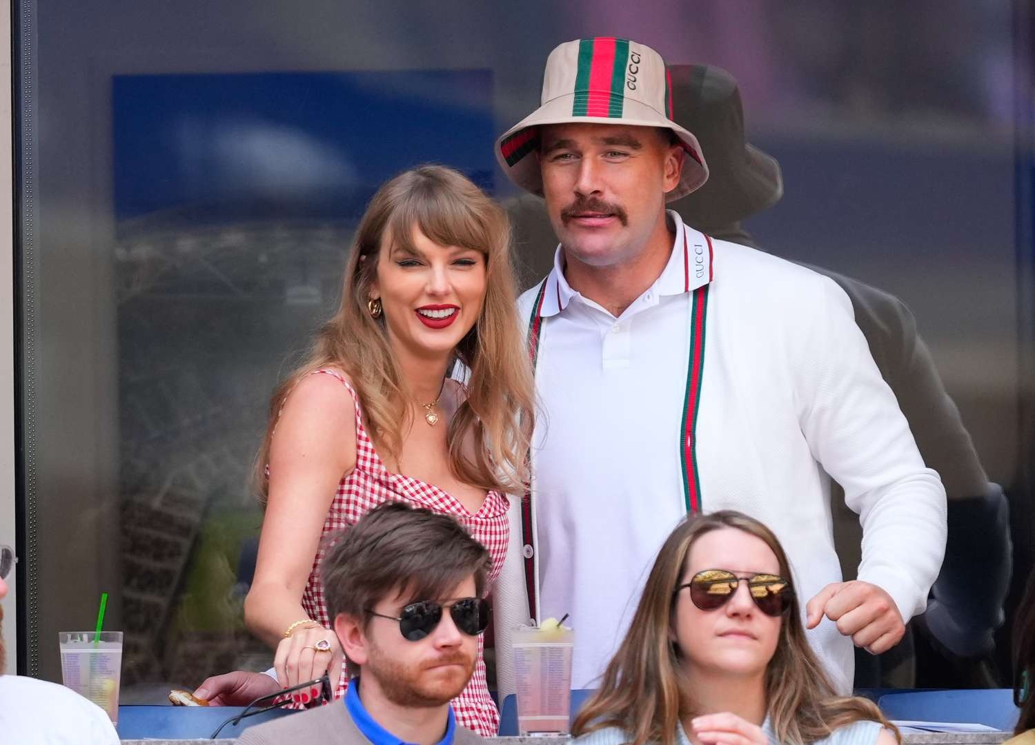 Travis Kelce lộ diện sau lời cầu hôn triệu đô, bảnh thế này bảo sao Taylor Swift mê mệt!- Ảnh 5. Travis Kelce lộ diện sau lời cầu hôn triệu đô, bảnh thế này bảo sao Taylor Swift mê mệt!- Ảnh 5.