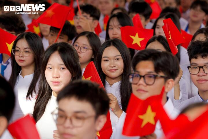Nhóm học sinh, sinh viên được giảm 50-70% học phí năm 2025- Ảnh 1. Nhóm học sinh, sinh viên được giảm 50-70% học phí năm 2025- Ảnh 1.