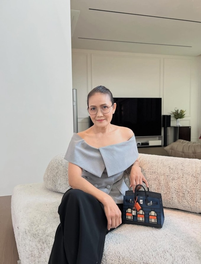 Lisa khiến truyền thông Mỹ dậy sóng vì chiếc túi Hermès 8 tỷ- Ảnh 2. Lisa khiến truyền thông Mỹ dậy sóng vì chiếc túi Hermès 8 tỷ- Ảnh 2.