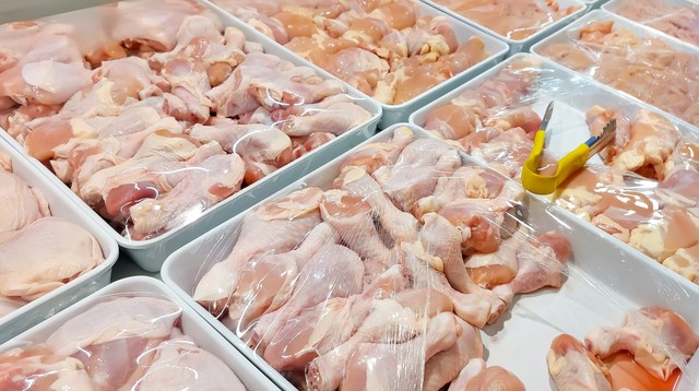 Người bán gà nói thẳng: "3 loại thịt gà dù bán rẻ mấy cũng đừng mua... tôi không bao giờ ăn"- Ảnh 1. Người bán gà nói thẳng: "3 loại thịt gà dù bán rẻ mấy cũng đừng mua... tôi không bao giờ ăn"- Ảnh 1.