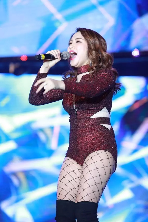 Hòa Minzy lộ ảnh quá khứ thừa cân: Đây là thực đơn giảm cân nữ ca sĩ áp dụng để sắc vóc vạn người mê, collagen được giữ trọn- Ảnh 1. Hòa Minzy lộ ảnh quá khứ thừa cân: Đây là thực đơn giảm cân nữ ca sĩ áp dụng để sắc vóc vạn người mê, collagen được giữ trọn- Ảnh 1.