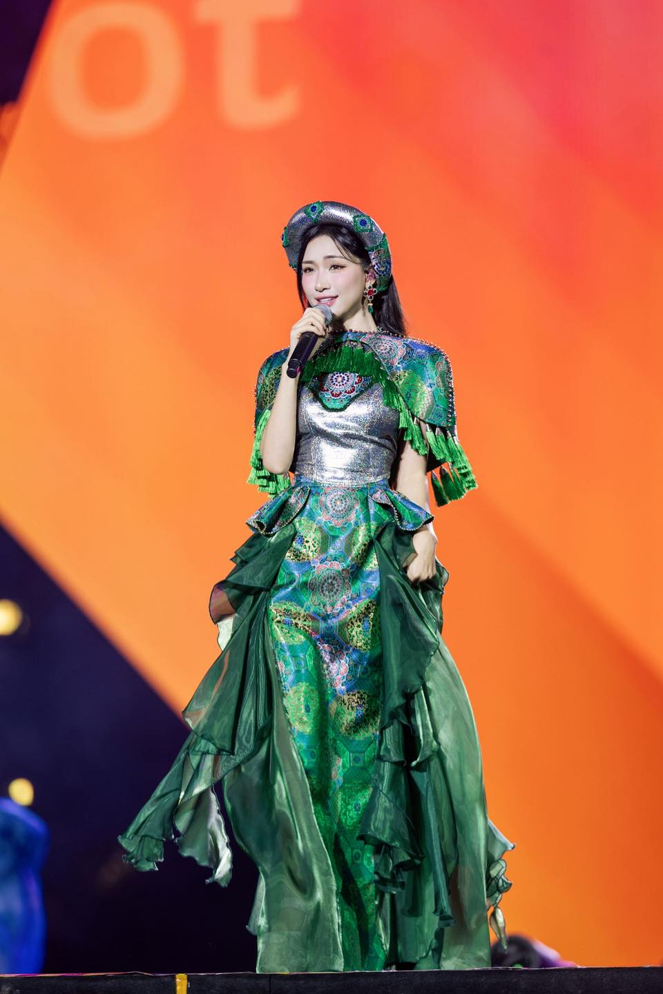 Hòa Minzy lộ ảnh quá khứ thừa cân: Đây là thực đơn giảm cân nữ ca sĩ áp dụng để sắc vóc vạn người mê, collagen được giữ trọn- Ảnh 6. Hòa Minzy lộ ảnh quá khứ thừa cân: Đây là thực đơn giảm cân nữ ca sĩ áp dụng để sắc vóc vạn người mê, collagen được giữ trọn- Ảnh 6.