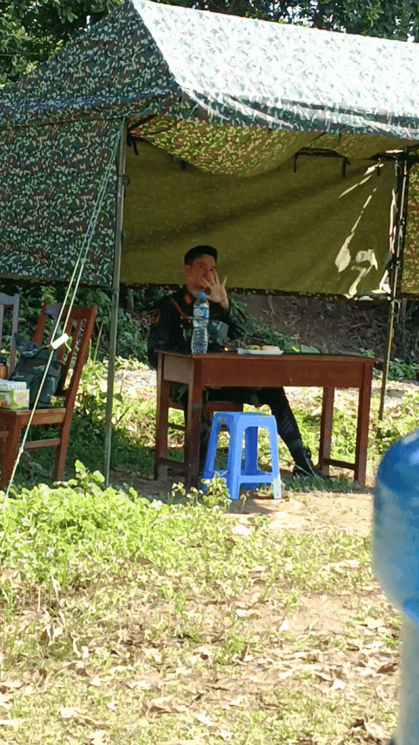 “Chiến thuật không vẫy tay, không vuốt tóc” của Lê Hoàng Hiệp- Ảnh 6. “Chiến thuật không vẫy tay, không vuốt tóc” của Lê Hoàng Hiệp- Ảnh 6.