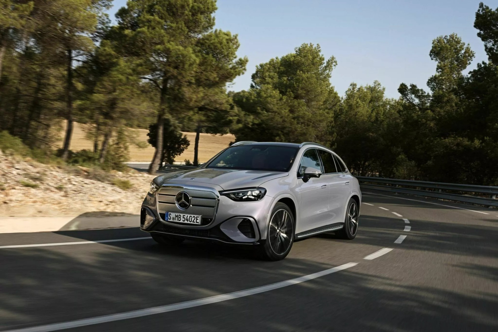 SUV bán chạy nhất của Mercedes tại Việt Nam có bản chạy điện: Lột xác từ trong ra ngoài, tầm hoạt động hơn 700 km- Ảnh 11. SUV bán chạy nhất của Mercedes tại Việt Nam có bản chạy điện: Lột xác từ trong ra ngoài, tầm hoạt động hơn 700 km- Ảnh 11.